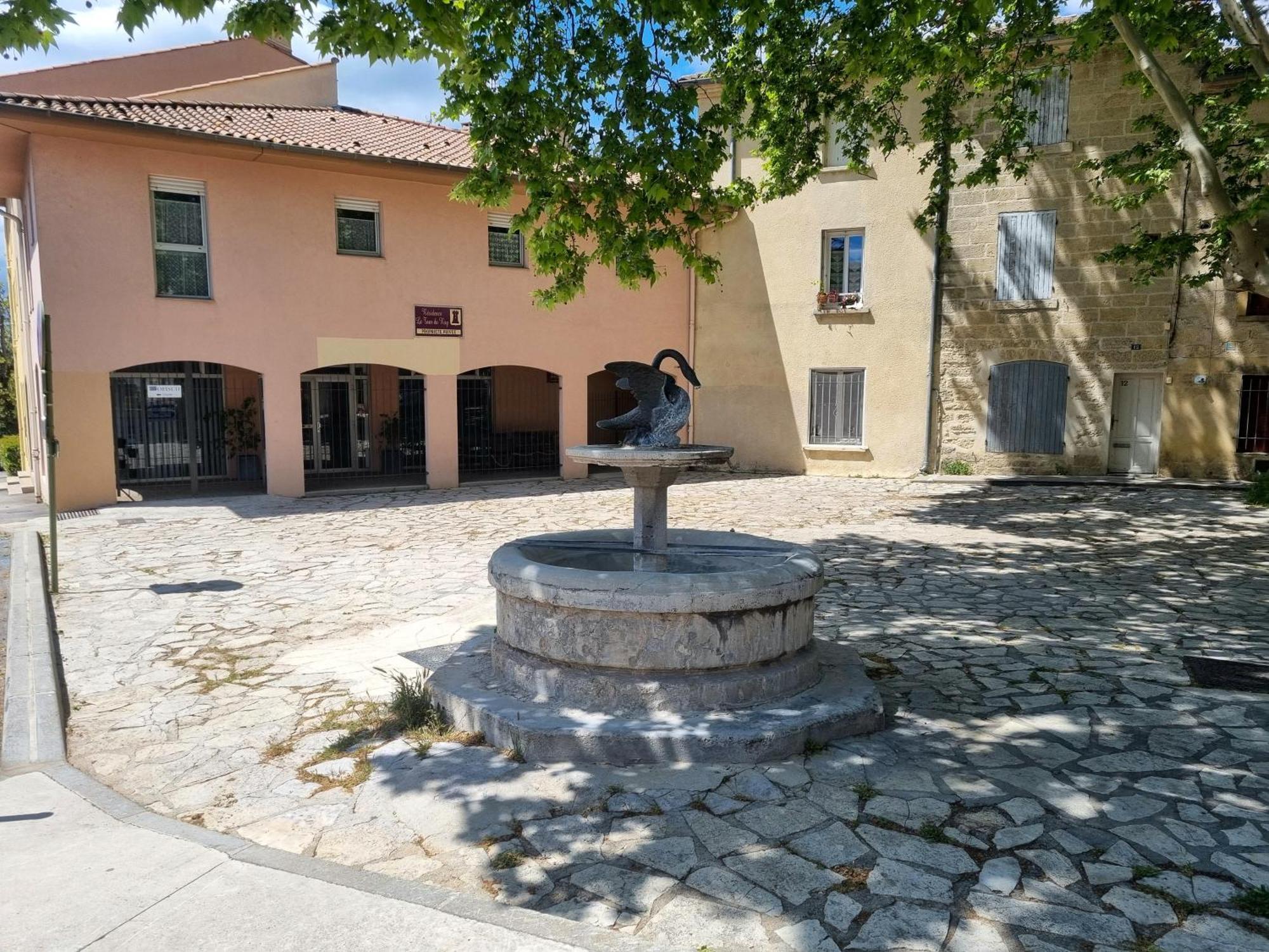 Spacieux T2, Emplacement Ideal Et Parking Prive Uzès Exterior foto